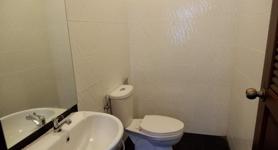 For rent 2 bedrooms townhouse in Mueang Chiang Mai, Chiang Mai