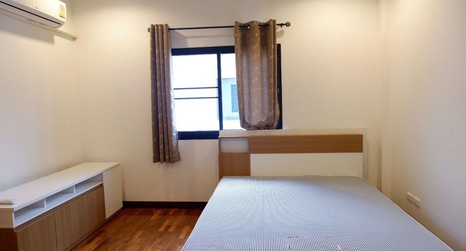 For rent 2 bedrooms townhouse in Mueang Chiang Mai, Chiang Mai