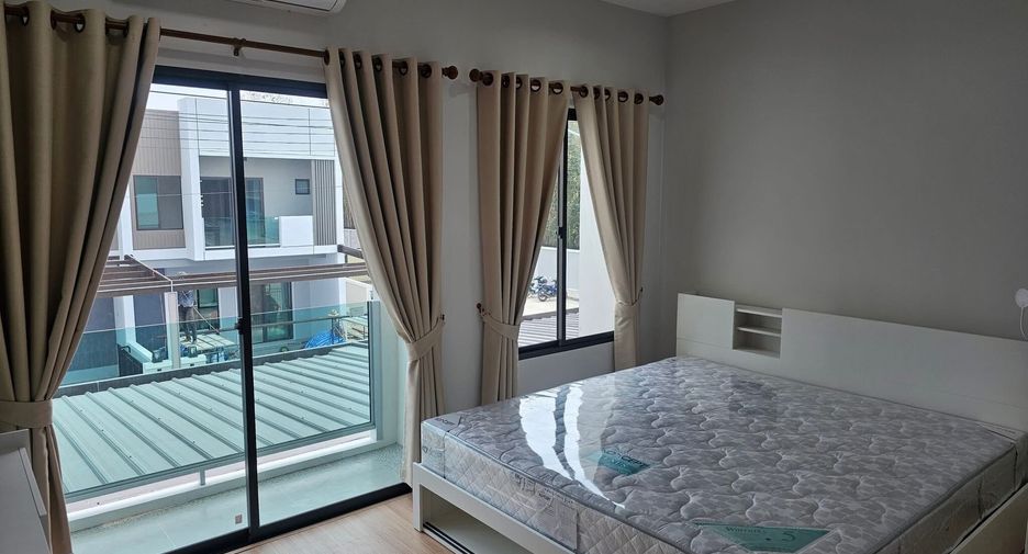 For rent 3 bedrooms townhouse in Mueang Chiang Mai, Chiang Mai
