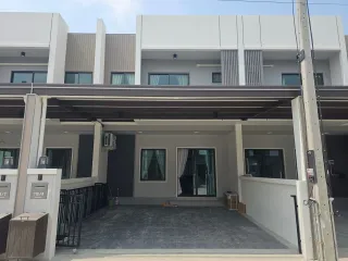 For rent 3 bedrooms townhouse in Mueang Chiang Mai, Chiang Mai