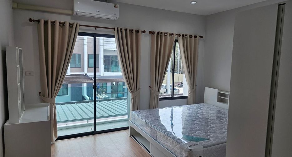 For rent 3 bedrooms townhouse in Mueang Chiang Mai, Chiang Mai