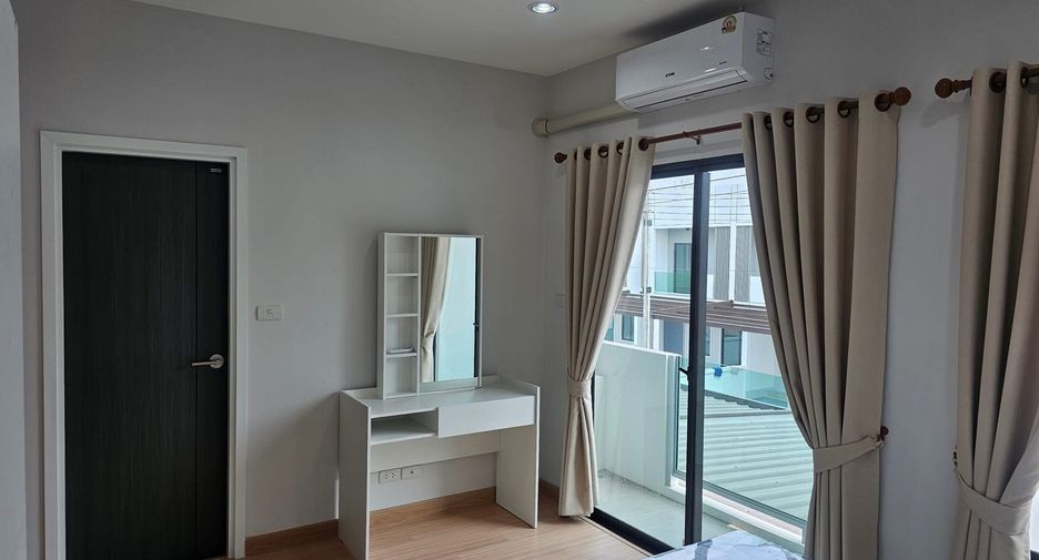 For rent 3 bedrooms townhouse in Mueang Chiang Mai, Chiang Mai