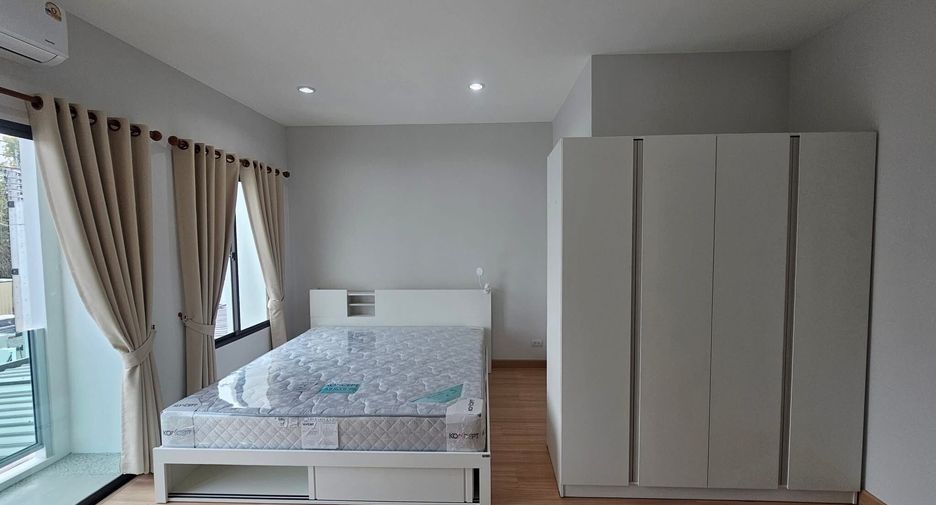 For rent 3 bedrooms townhouse in Mueang Chiang Mai, Chiang Mai