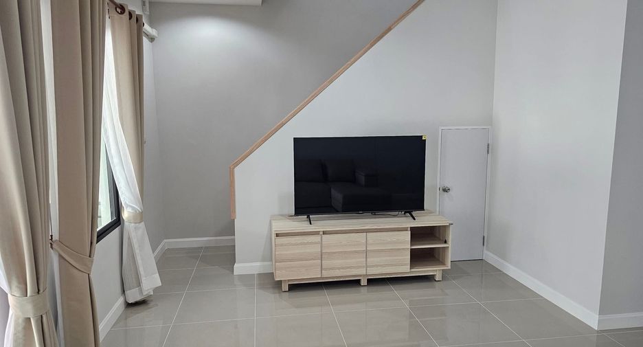 For rent 3 bedrooms townhouse in Mueang Chiang Mai, Chiang Mai