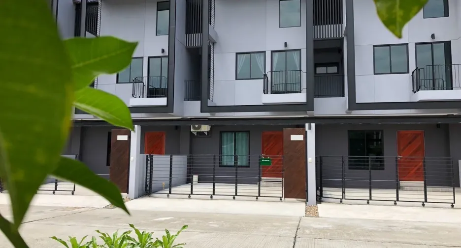For rent 3 bedrooms townhouse in Mueang Chiang Mai, Chiang Mai