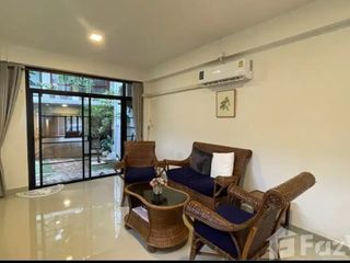 For rent 2 bedrooms townhouse in Mueang Chiang Mai, Chiang Mai