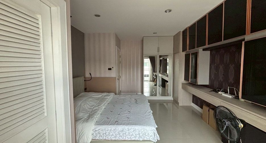 For rent 2 bedrooms townhouse in Mueang Chiang Mai, Chiang Mai