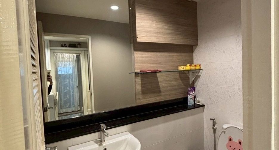 For rent 2 bedrooms townhouse in Mueang Chiang Mai, Chiang Mai