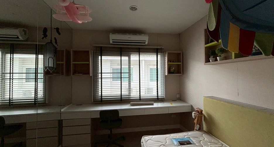 For rent 2 bedrooms townhouse in Mueang Chiang Mai, Chiang Mai