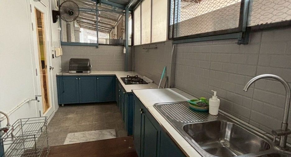 For rent 2 bedrooms townhouse in Mueang Chiang Mai, Chiang Mai