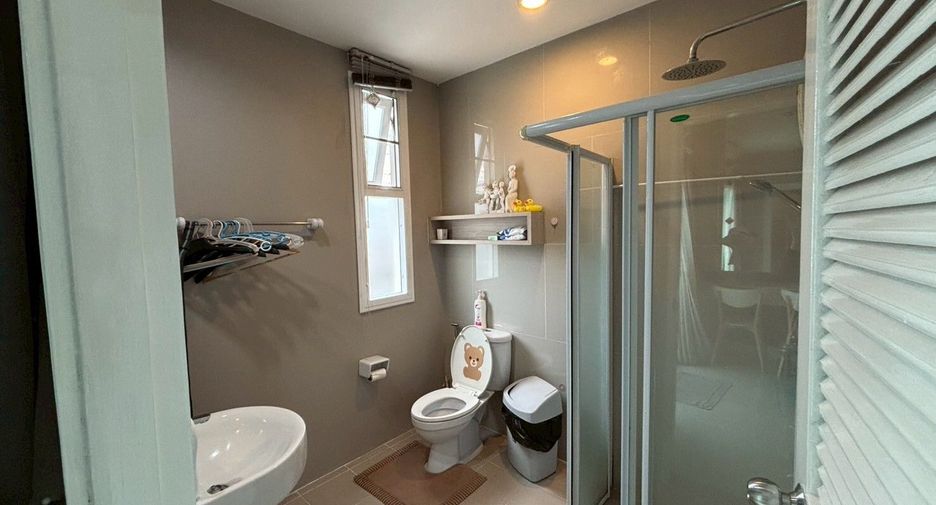 For rent 2 bedrooms townhouse in Mueang Chiang Mai, Chiang Mai