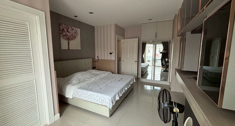 For rent 2 bedrooms townhouse in Mueang Chiang Mai, Chiang Mai