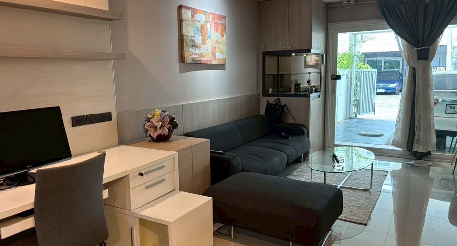 For rent 2 bedrooms townhouse in Mueang Chiang Mai, Chiang Mai