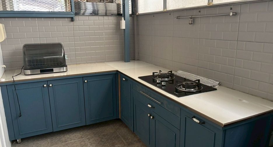 For rent 2 bedrooms townhouse in Mueang Chiang Mai, Chiang Mai