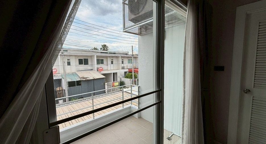 For rent 2 bedrooms townhouse in Mueang Chiang Mai, Chiang Mai