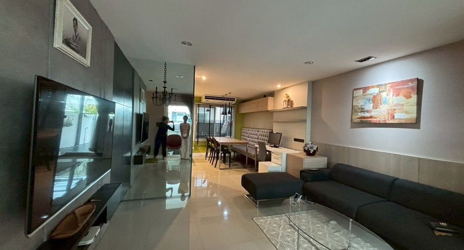 For rent 2 bedrooms townhouse in Mueang Chiang Mai, Chiang Mai