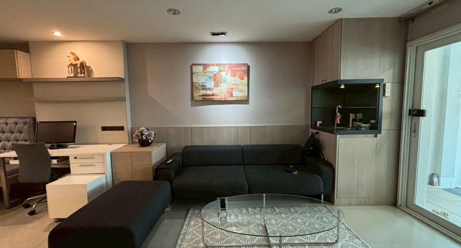 For rent 2 bedrooms townhouse in Mueang Chiang Mai, Chiang Mai