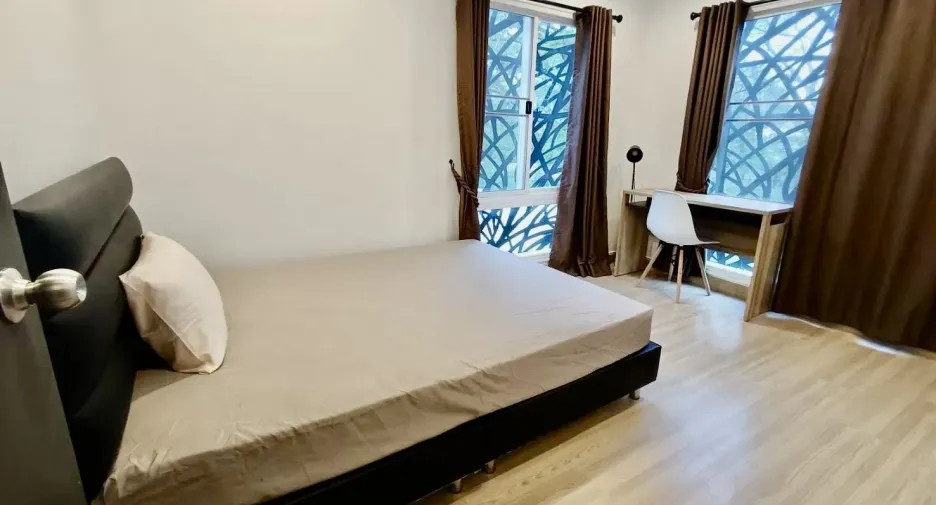 For rent 2 bedrooms townhouse in Mueang Chiang Mai, Chiang Mai