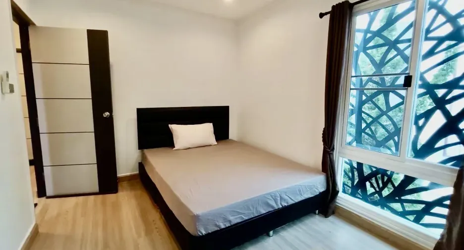 For rent 2 bedrooms townhouse in Mueang Chiang Mai, Chiang Mai
