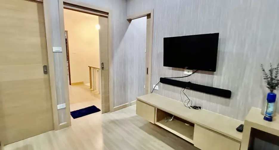 For rent 2 bedrooms townhouse in Mueang Chiang Mai, Chiang Mai