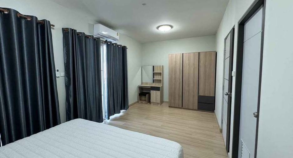 For rent 3 bedrooms townhouse in Mueang Chiang Mai, Chiang Mai