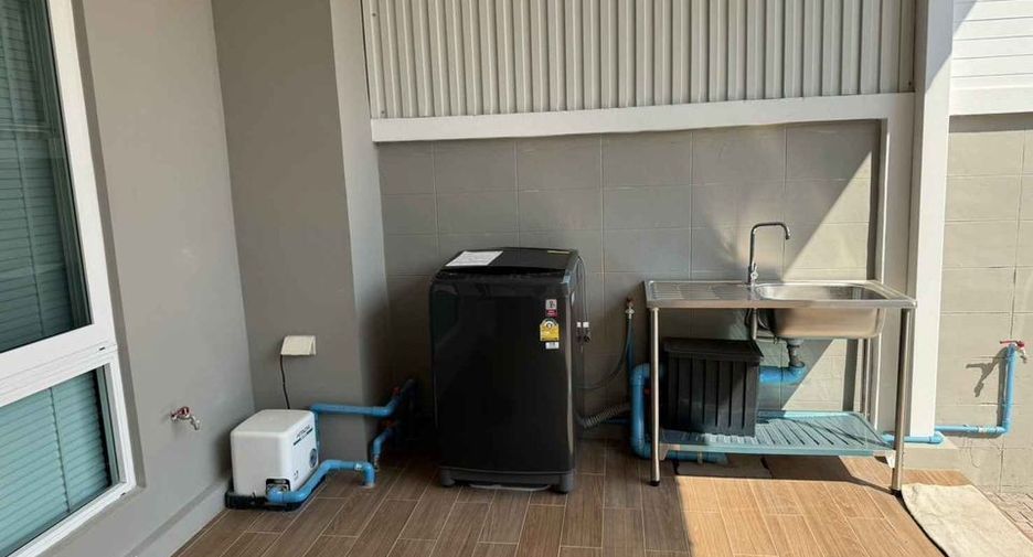 For rent 3 bedrooms townhouse in Mueang Chiang Mai, Chiang Mai
