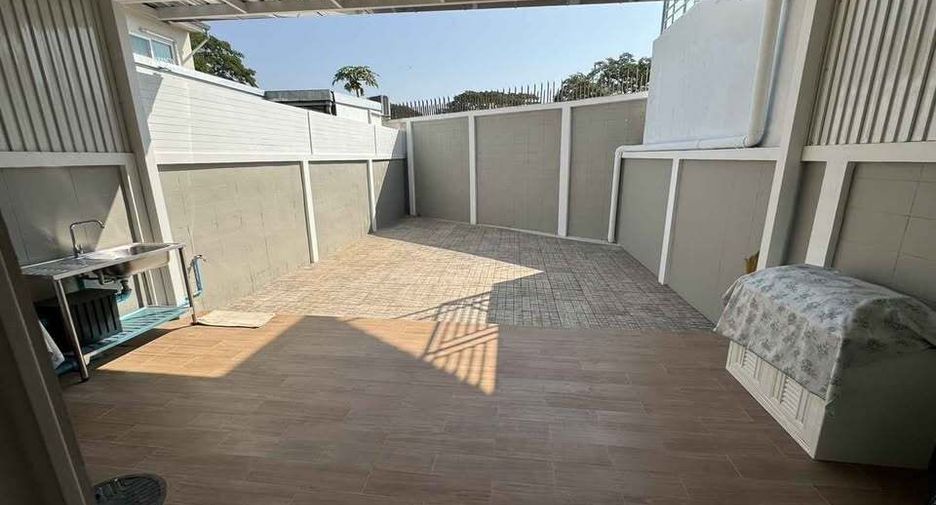 For rent 3 bedrooms townhouse in Mueang Chiang Mai, Chiang Mai