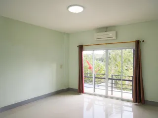 For sale 2 bedrooms townhouse in Mueang Lamphun, Lamphun