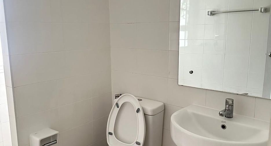 For rent 3 bedrooms townhouse in Mueang Chiang Mai, Chiang Mai