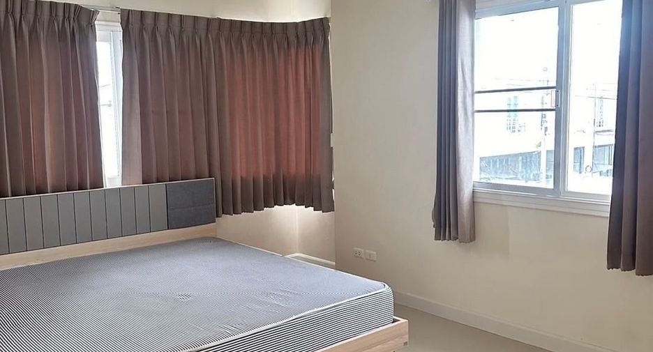 For rent 3 bedrooms townhouse in Mueang Chiang Mai, Chiang Mai