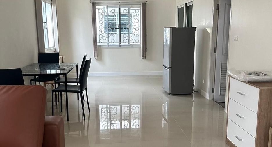 For rent 3 bedrooms townhouse in Mueang Chiang Mai, Chiang Mai