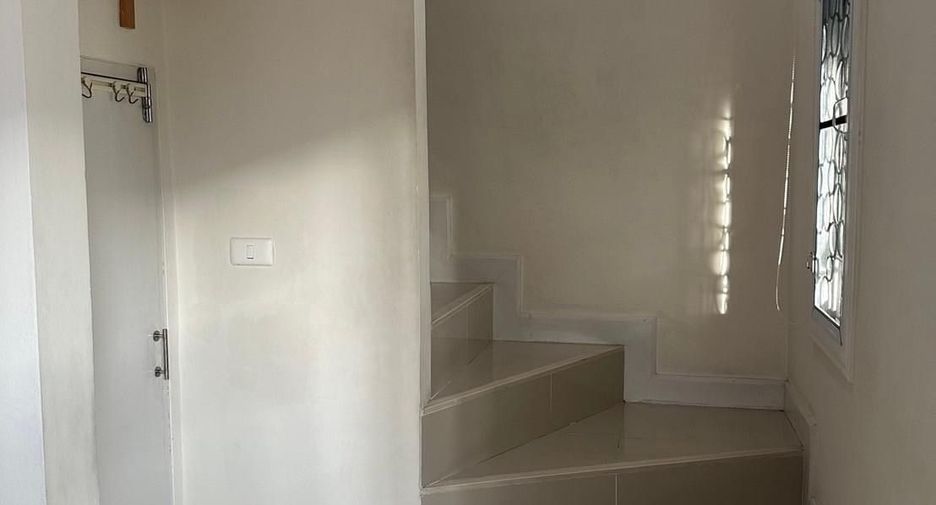 For rent 3 bedrooms townhouse in Mueang Chiang Mai, Chiang Mai