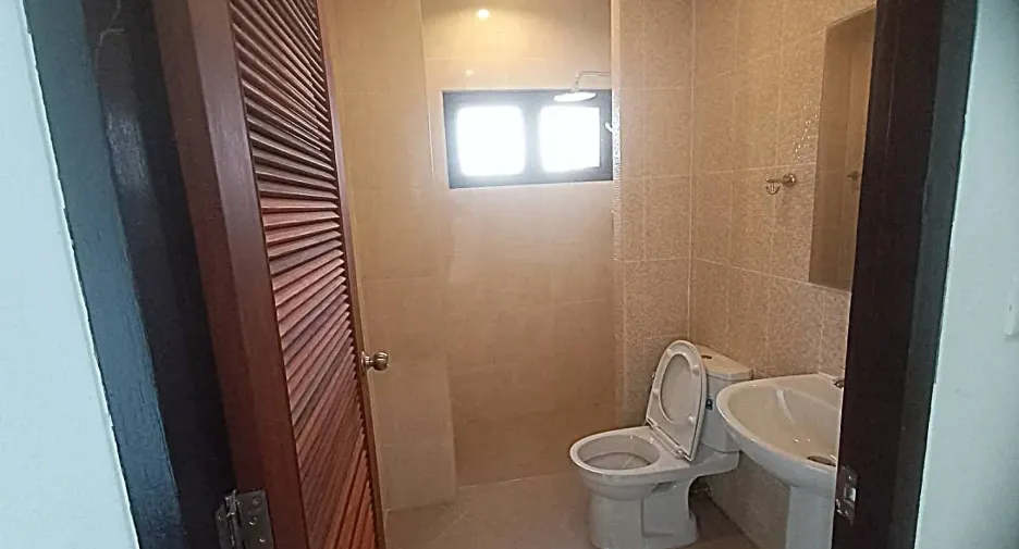 For rent 2 bedrooms townhouse in San Sai, Chiang Mai