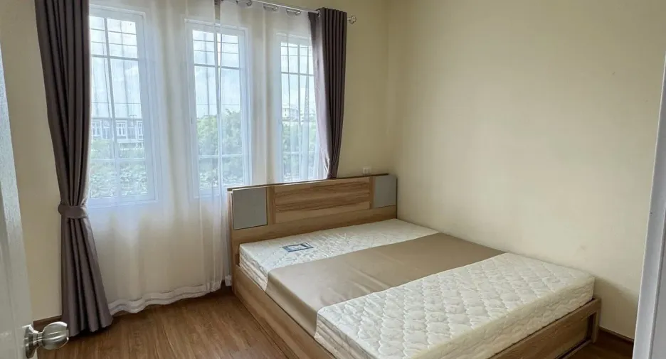 For rent 3 bedrooms townhouse in Mueang Chiang Mai, Chiang Mai