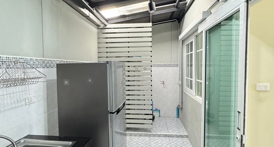 For rent 3 bedrooms townhouse in Mueang Chiang Mai, Chiang Mai