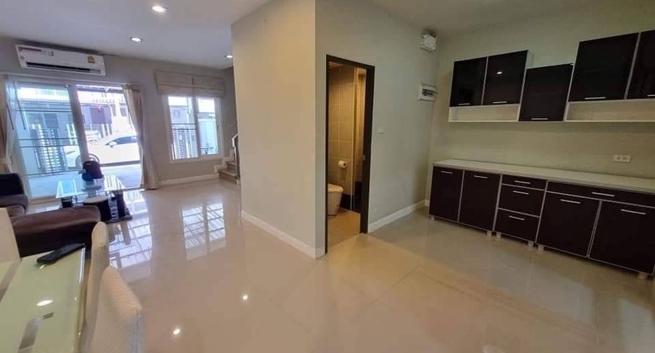 For rent 3 bedrooms townhouse in Mueang Chiang Mai, Chiang Mai