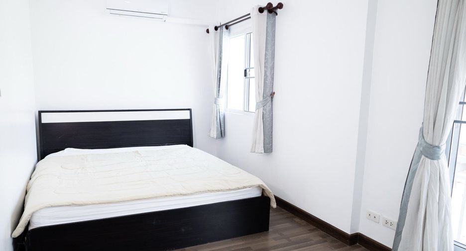 For rent 3 bedrooms townhouse in Mueang Chiang Mai, Chiang Mai