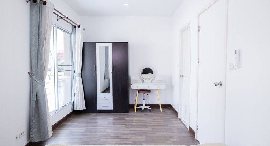 For rent 3 bedrooms townhouse in Mueang Chiang Mai, Chiang Mai