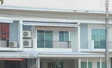 For rent 3 bedrooms townhouse in Saraphi, Chiang Mai