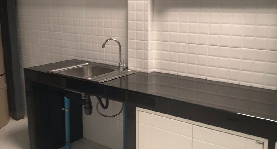 For rent 3 bedrooms townhouse in Saraphi, Chiang Mai