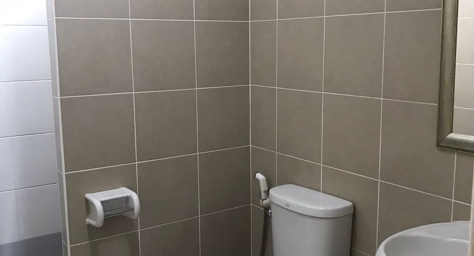 For rent 3 bedrooms townhouse in Saraphi, Chiang Mai