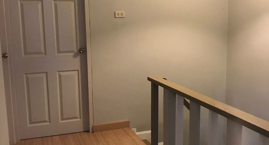 For rent 3 bedrooms townhouse in Saraphi, Chiang Mai
