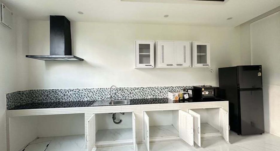 For rent 2 bedrooms townhouse in San Sai, Chiang Mai