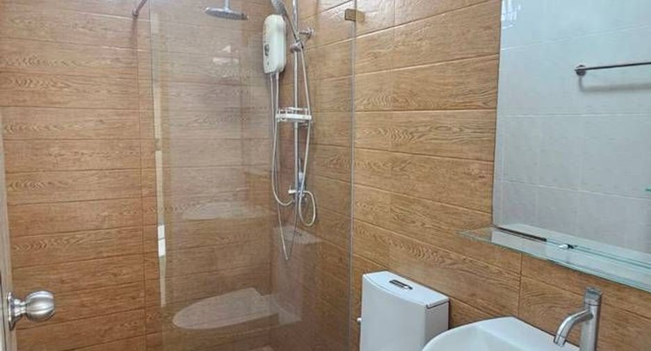 For rent 3 bedrooms house in Saraphi, Chiang Mai