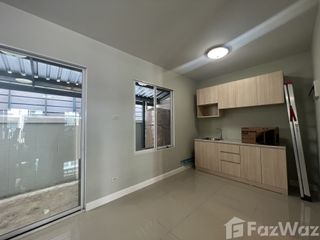 For rent 3 bedrooms townhouse in Saraphi, Chiang Mai