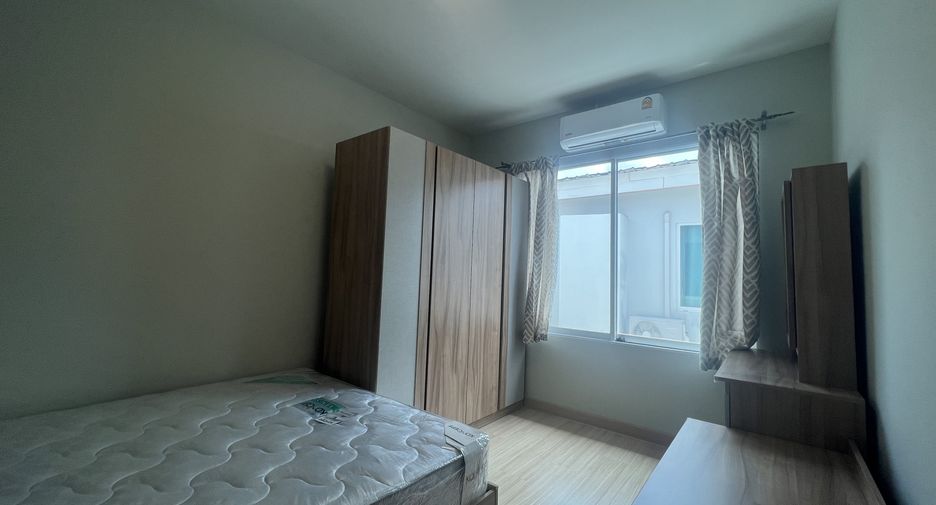 For rent 3 bedrooms townhouse in Saraphi, Chiang Mai