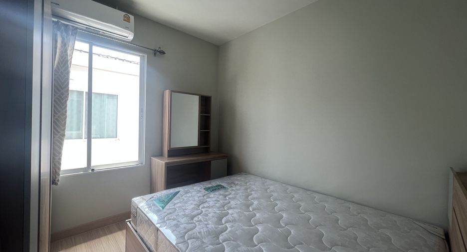 For rent 3 bedrooms townhouse in Saraphi, Chiang Mai