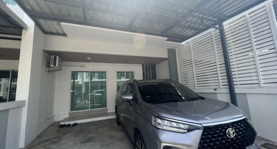 For rent 3 bedrooms townhouse in Saraphi, Chiang Mai