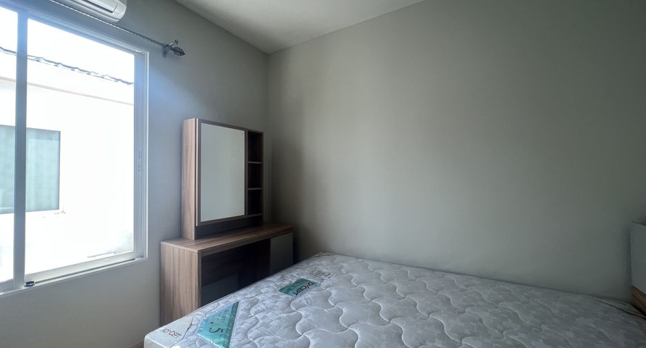 For rent 3 bedrooms townhouse in Saraphi, Chiang Mai