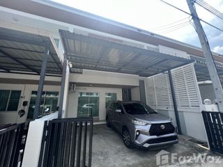 For rent 3 bedrooms townhouse in Saraphi, Chiang Mai